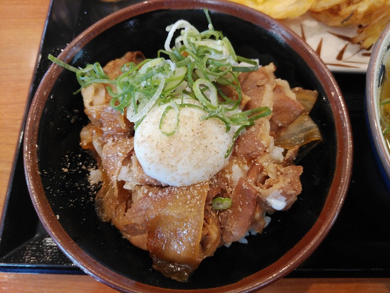 丸亀製麺（豚たま丼）